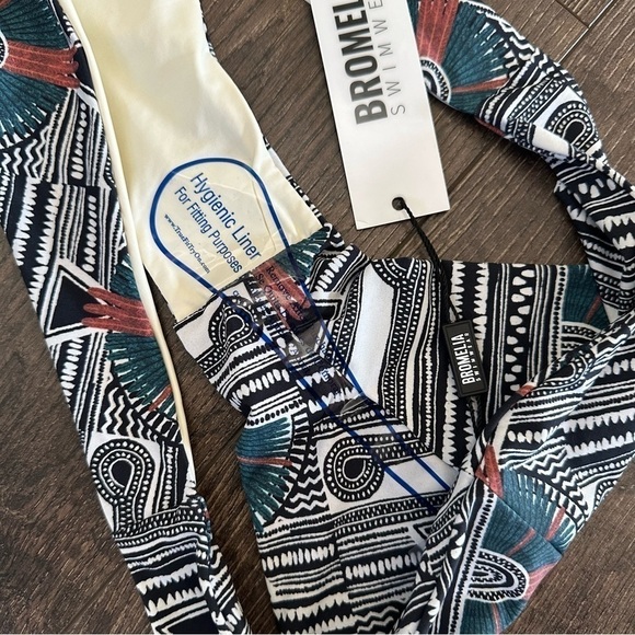 Bromelia Swimwear Valentina Bikini Bottoms in Amazonia print sz Large NWT - Picture 6 of 7